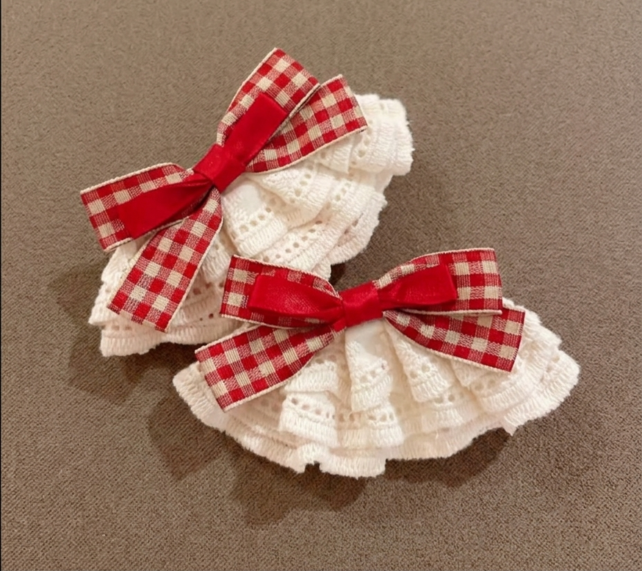 Set Of Two Clips - Vintage Countryside