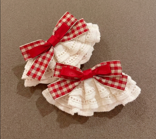 Set Of Two Clips - Vintage Countryside