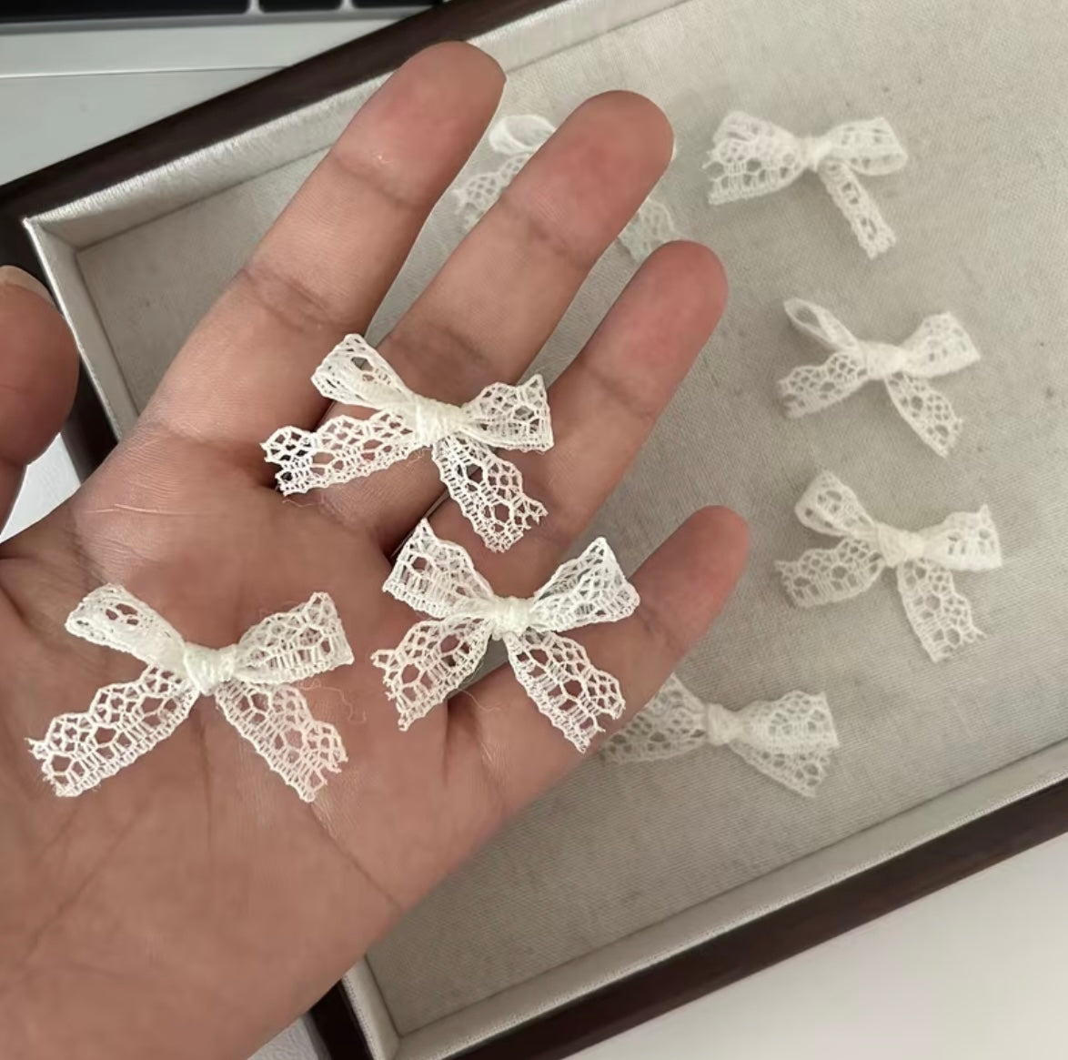Lace Mini Clip