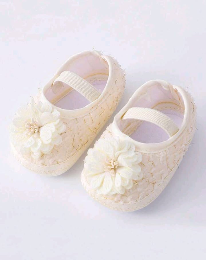 Cream Lace Flower Crib Shoes